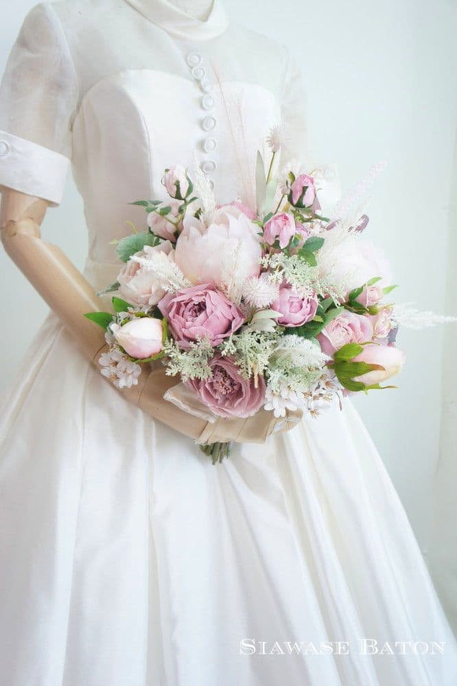 ウェディングブーケレンタル専門店【幸せバトン】店舗がございますので実際に手に取ってご覧いただけます。大阪・兵庫・関西・武庫川女子大からも近くアクセスしやすい。結婚式を節約したい方、ブーケなしとお考えの方節約ポイントお教えいたします。ウェディングを安く。前撮りや挙式を低価格で抑えても豪華に演出できるブライダルにするお手伝い。購入金額の半分以下。１級フラワー装飾技能士。